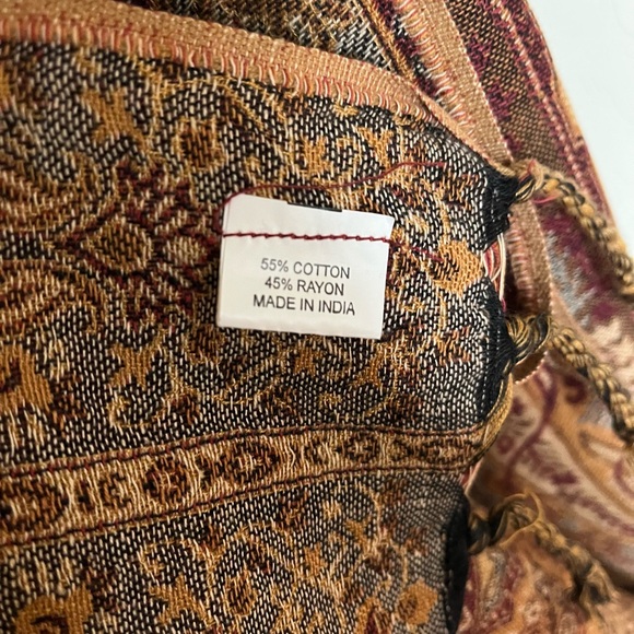 Woven Throw - Picture 9 of 10